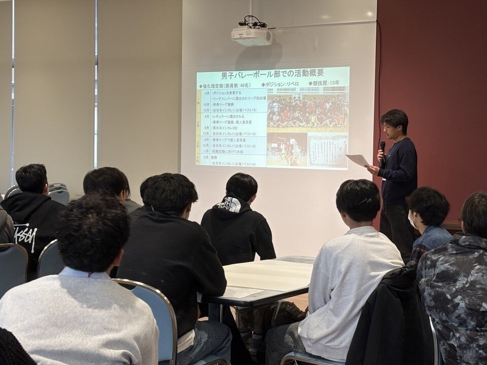 経済学部 写真.jpg