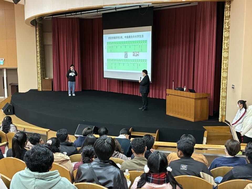 経営学部 写真.jpg