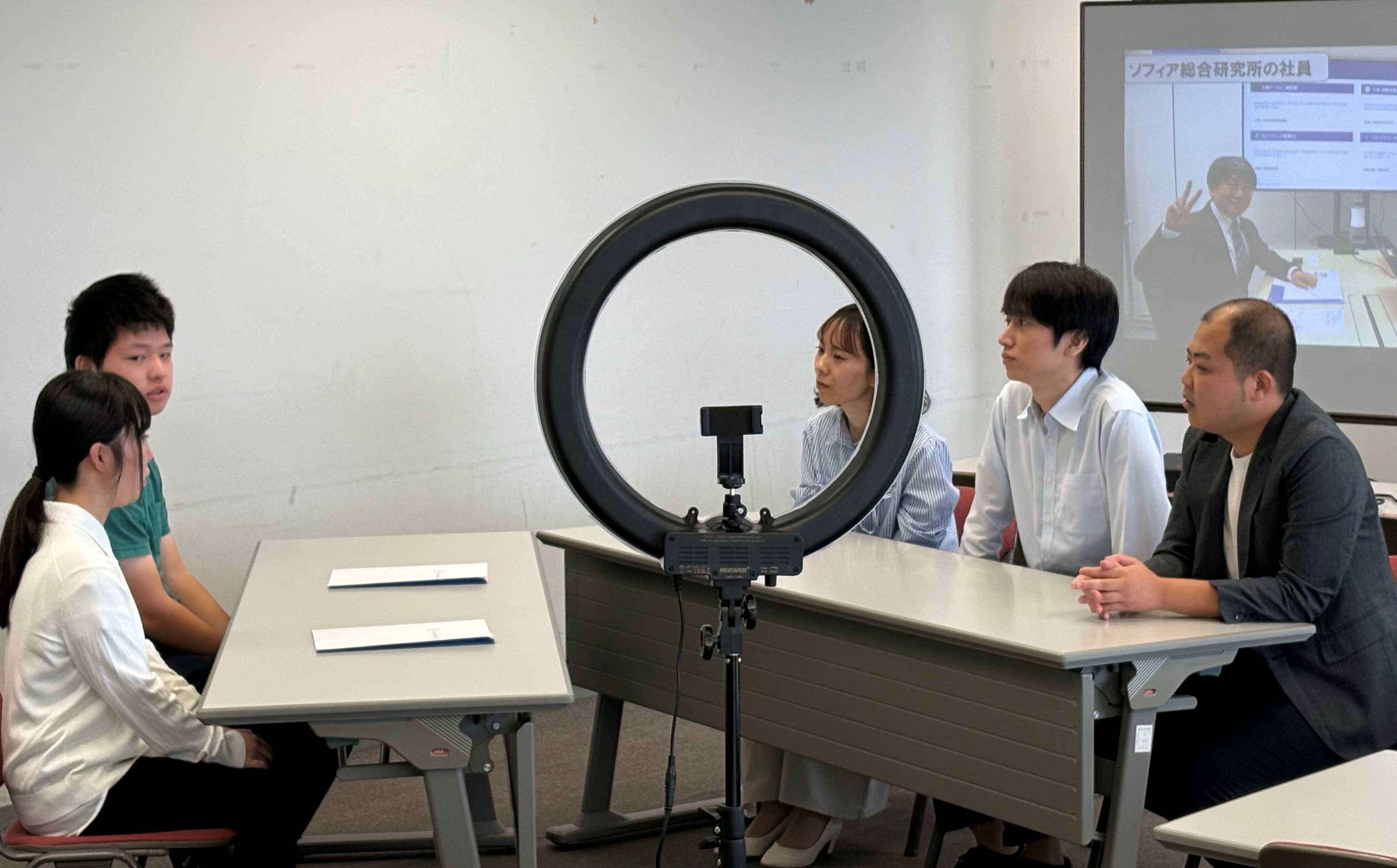 【学生主体の地域活動からの学び】ソフトピア共同研究室の学生による岐阜県内情報産業企業の魅力発信プロジェクト－株式会社ソフィア総合研究所を取材－