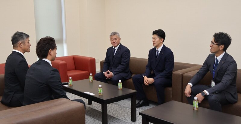 硬式野球部 相良雅斗選手が福岡ソフトバンクホークスから指名挨拶を受けました