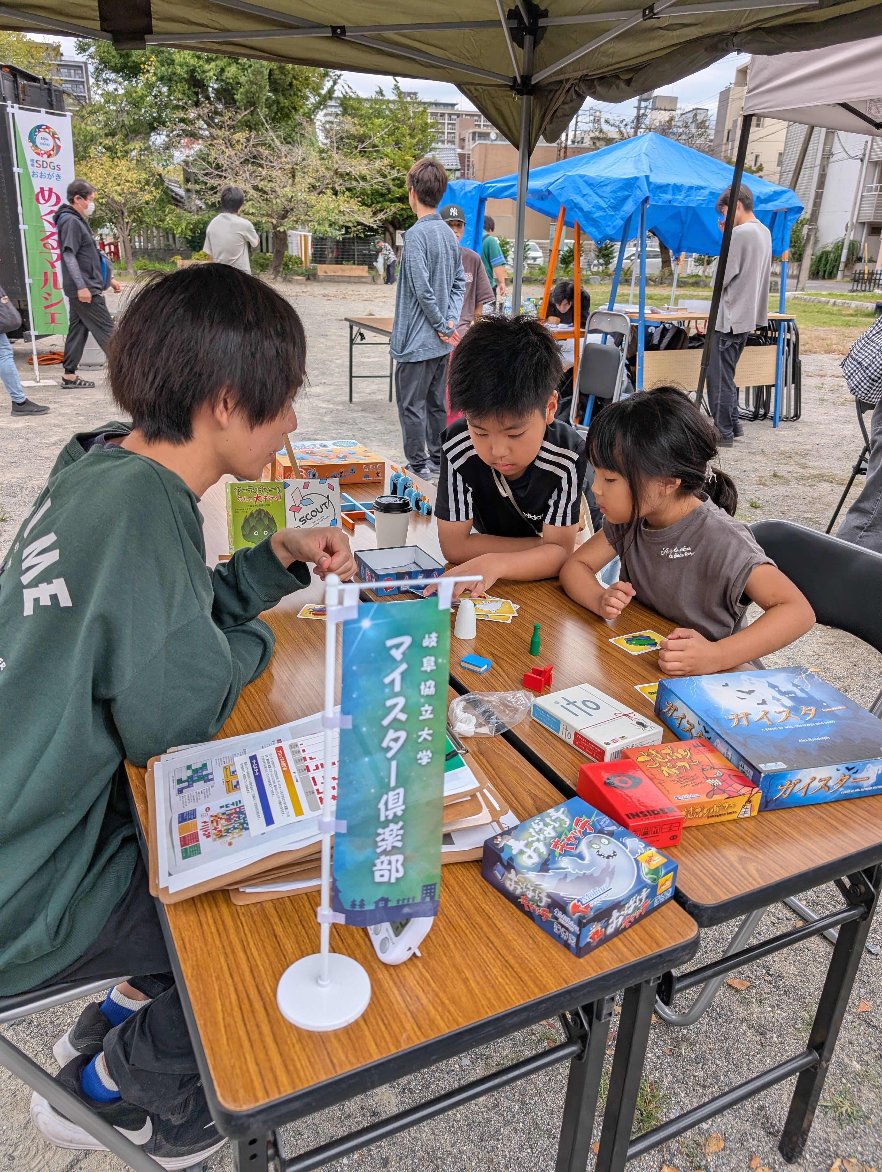 【学生主体の地域活動からの学び】マイスター倶楽部の学生が「まちなかスクエアガーデン」で工作イベント・ボードゲームカフェを開催しました
