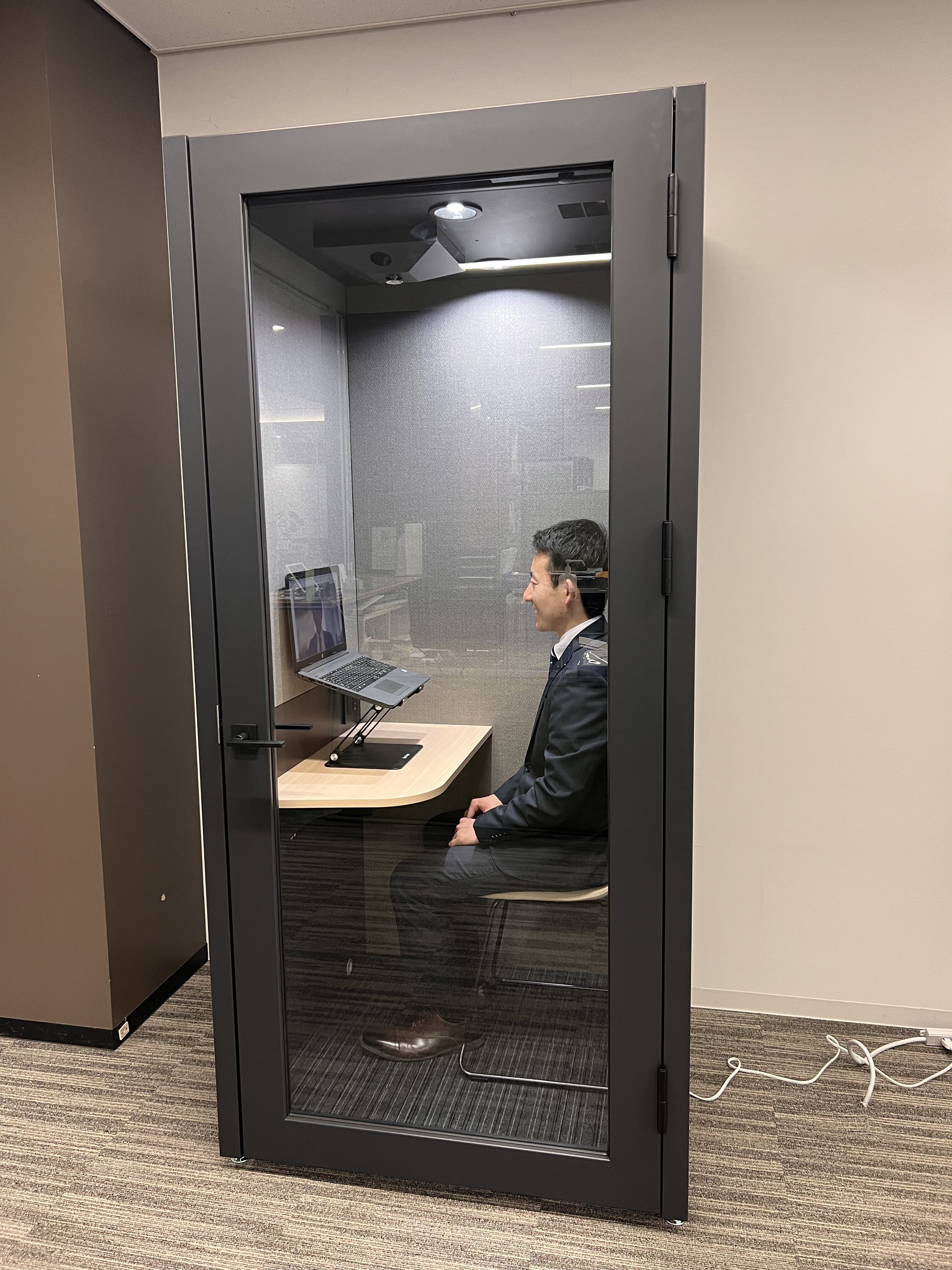 オンライン就活対応の個室型ワークブース「GKUキャリアBOX」を設置しました 