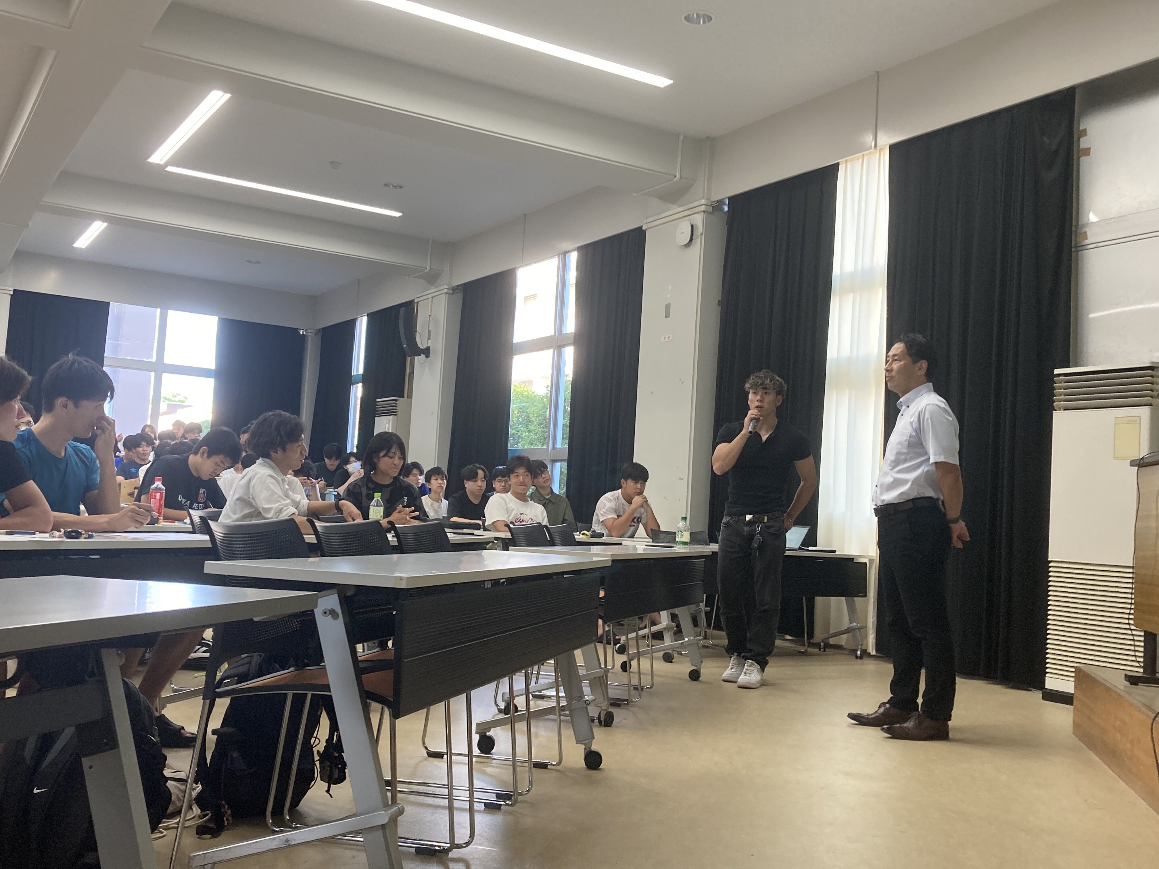 キャリア形成Ⅲの講義で内々定を得た学生が報告しました