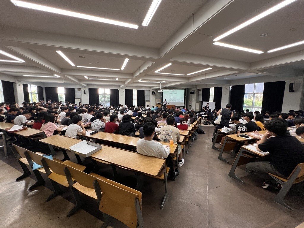 キャリア形成Ⅲの講義で内々定を得た学生が報告しました