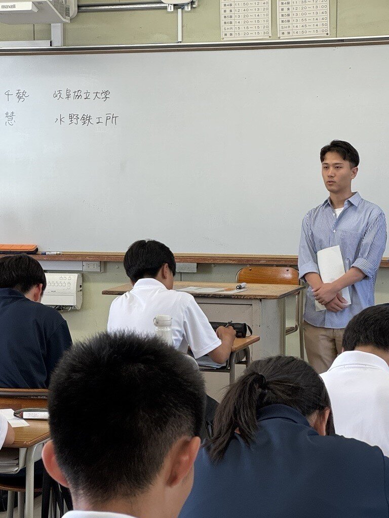 本学学生が母校の関有知高校で「先輩講師」として登壇いたしました。 