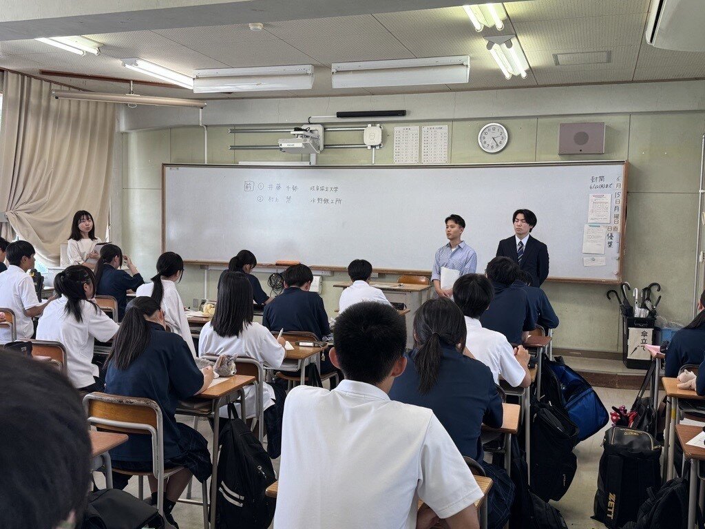 本学学生が母校の関有知高校で「先輩講師」として登壇いたしました。 