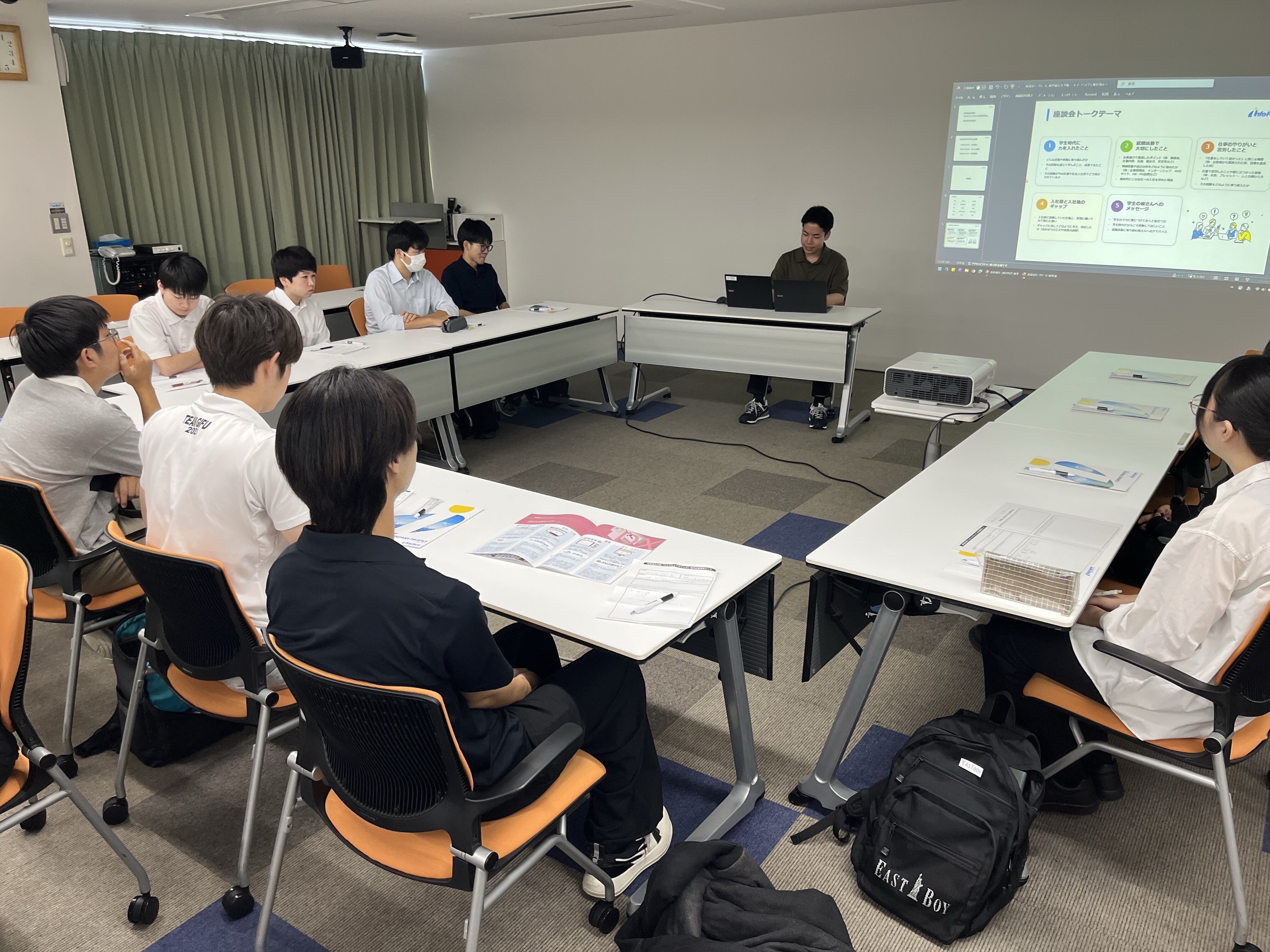 1年次生207名がジョブシャドウイングに参加
