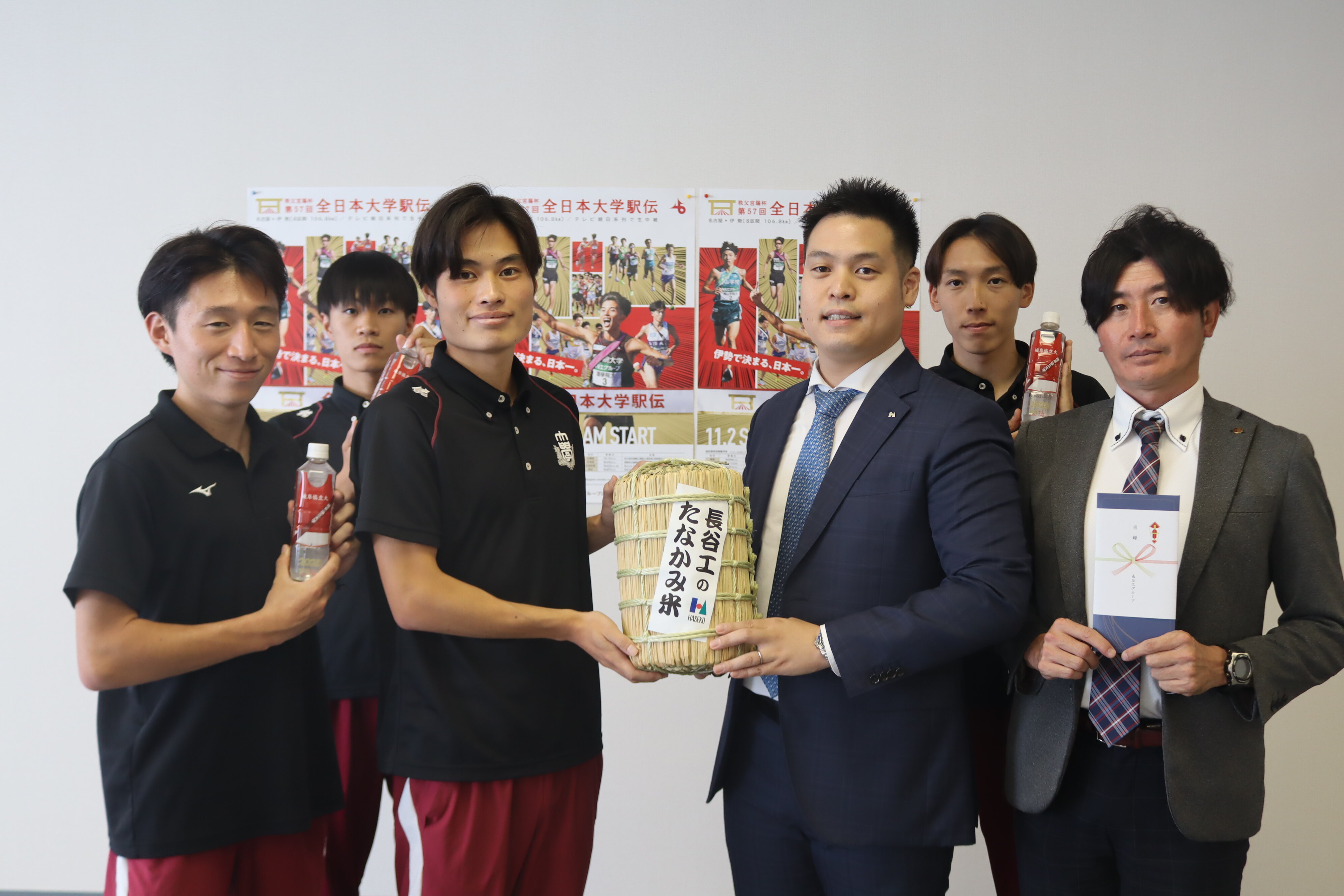 【駅伝部】全日本大学駅伝出場に向けて朝日新聞社岐阜総局を表敬訪問しました