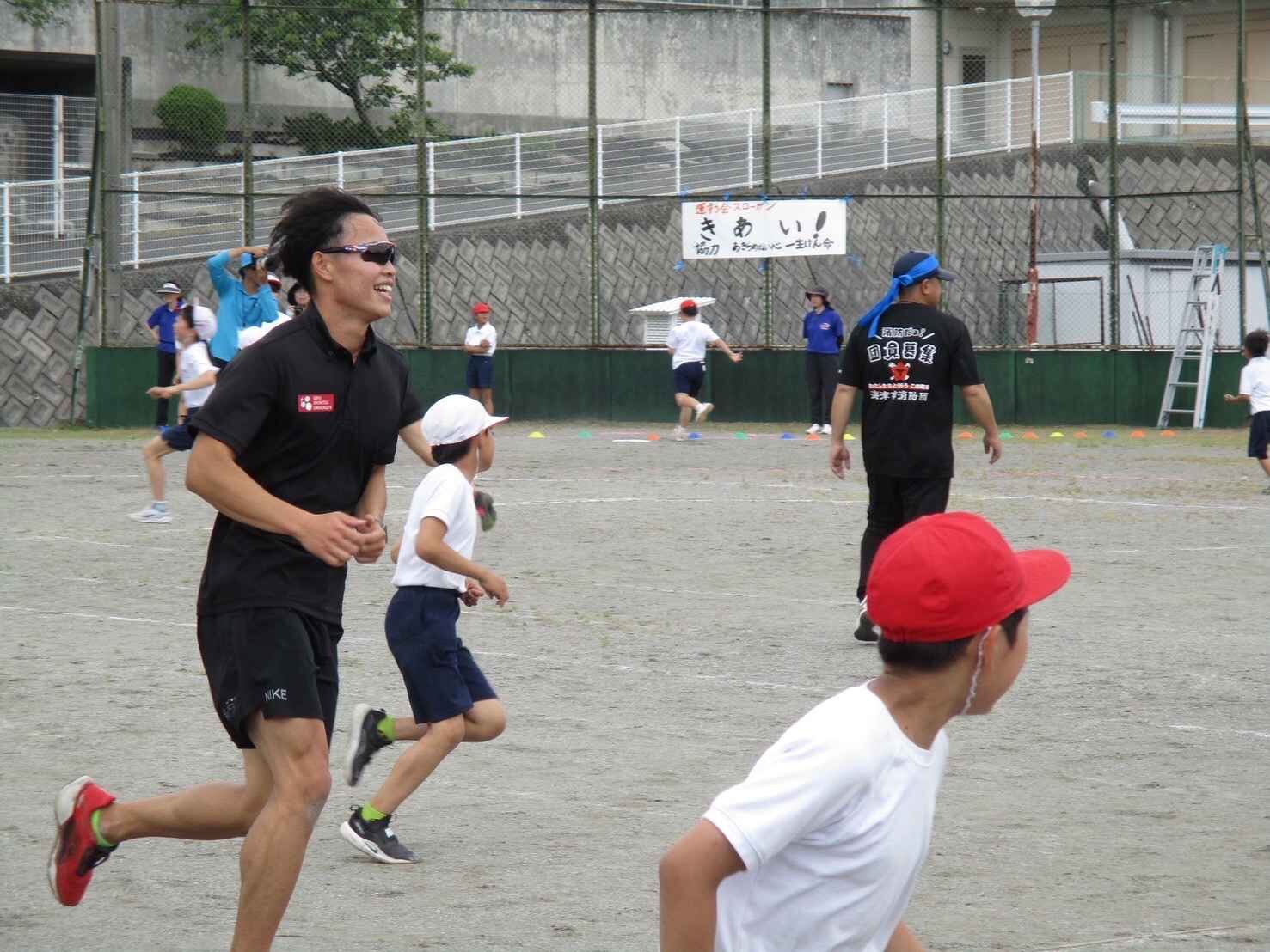 海津市立下多度小学校運動会に本学学生が参加しました 
