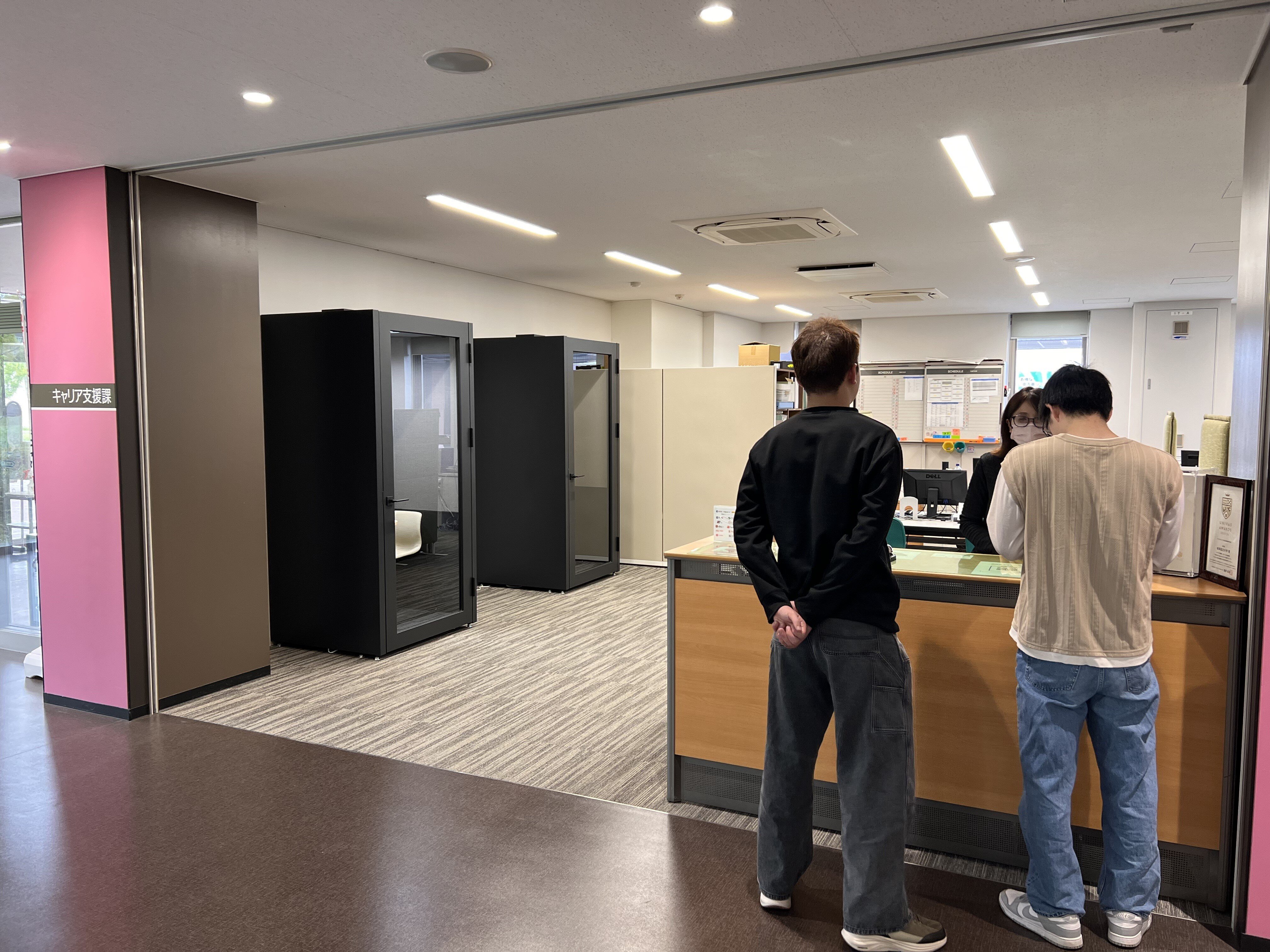 オンライン就活対応の個室型ワークブース「GKUキャリアBOX」を設置しました 