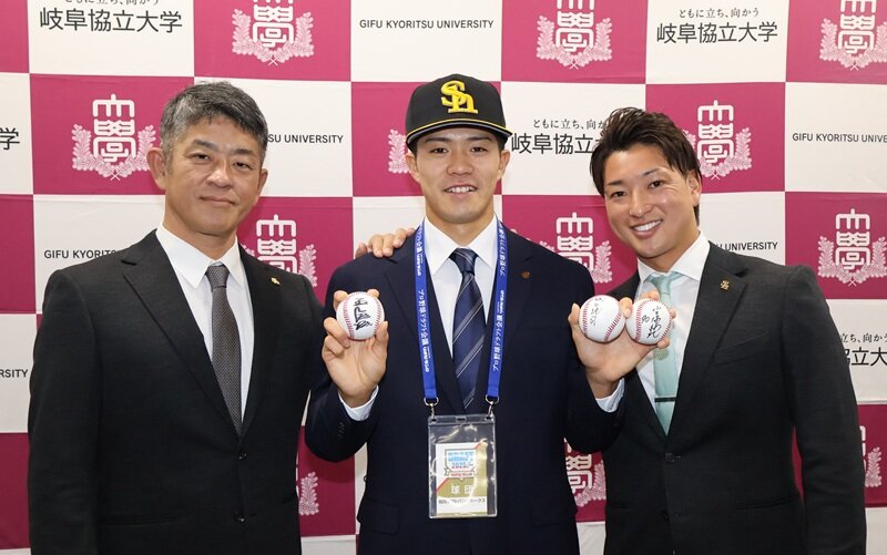 硬式野球部 相良雅斗選手が福岡ソフトバンクホークスから指名挨拶を受けました